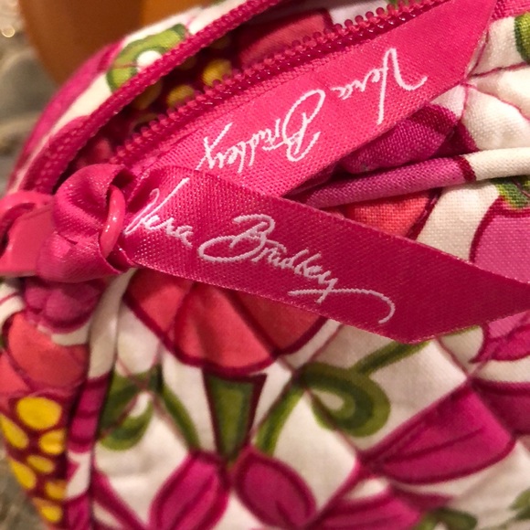 Vera Bradley Brand new without tag Cosmetic bag - Picture 3 of 3